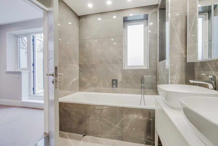 11_Main Ensuite-0